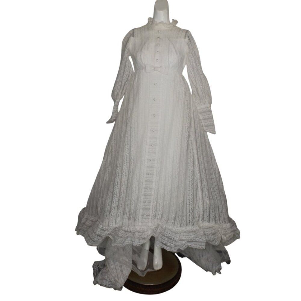 Vintage WEDDING Dress, XXS, All Lace, Long sleeve, POOFY skirt w/Train, 60s/70s